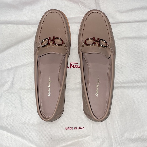 Women’s Salvatore Ferragamo shoes - Picture 2 of 5